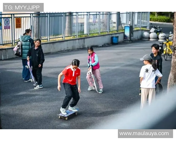 滑板战术解析：广州滑板队独特进攻体系的深度剖析与实践探索